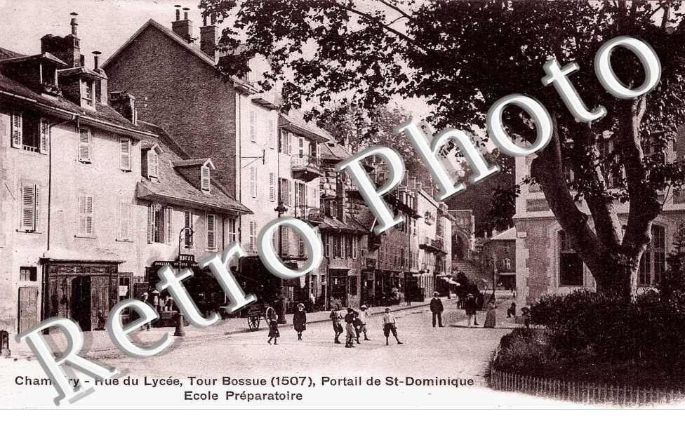 Rue du lycee - tour bossue - portail de St Dominique - Ecole preparatoire
