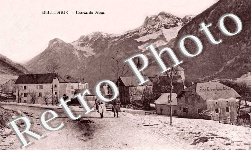 Entree du village - route de Thonon