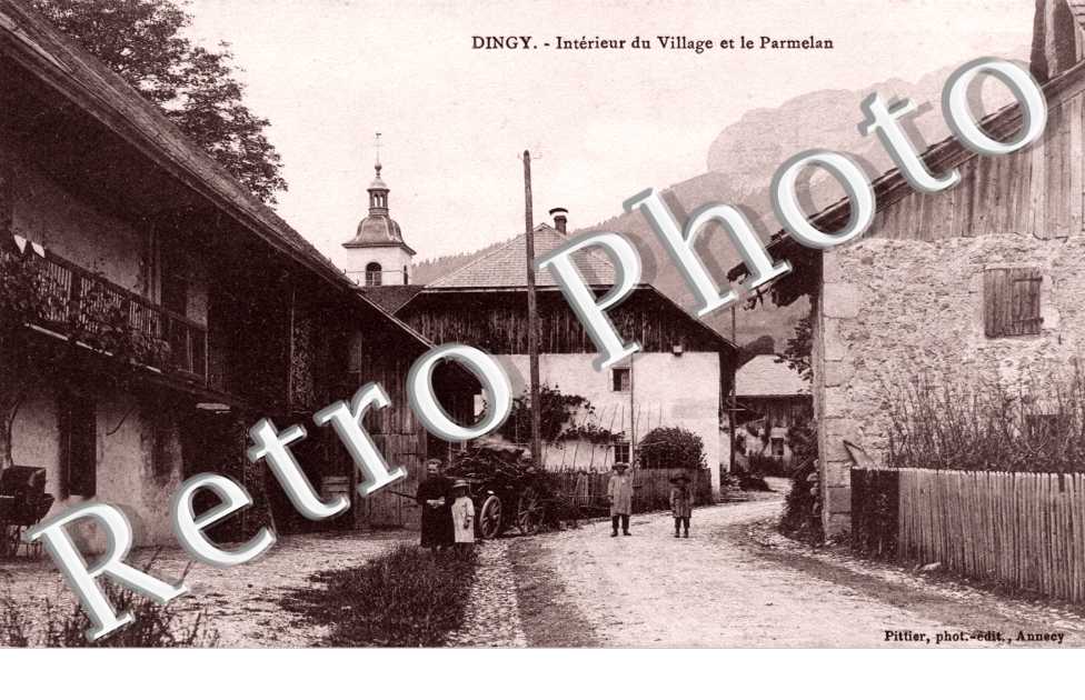 Interieur du village et le Parmelan