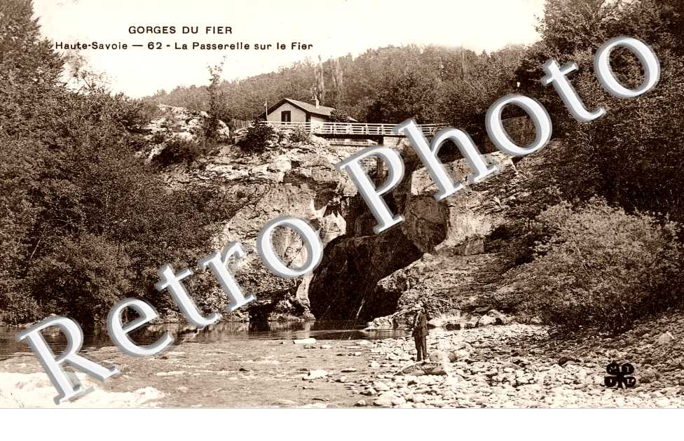 la passerelle sur le Fier