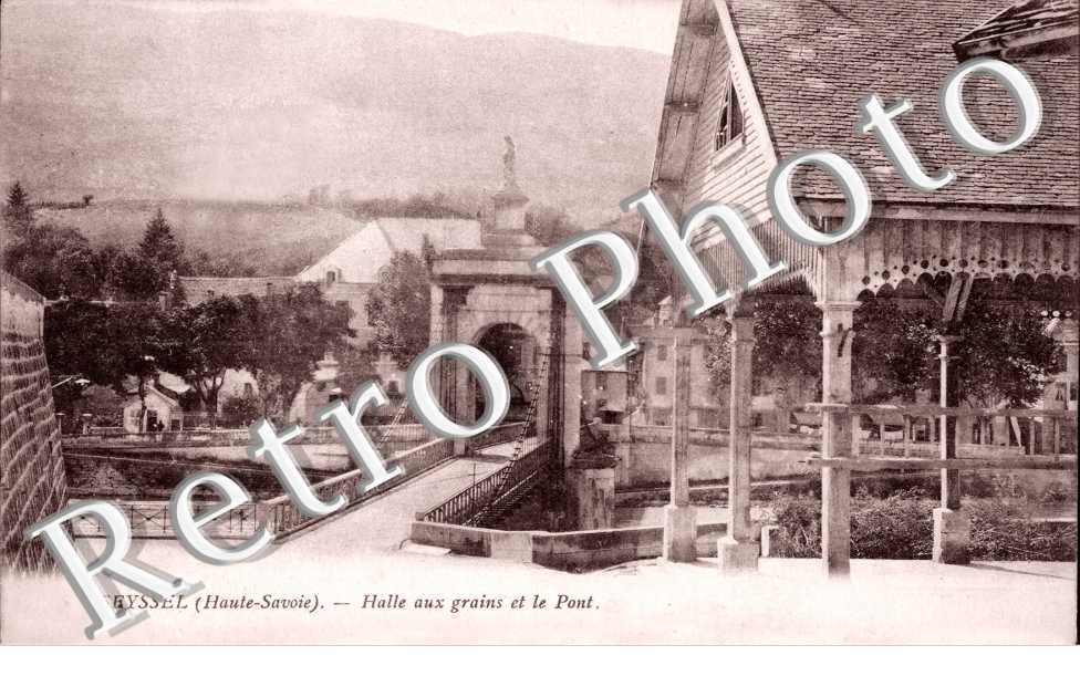 Halle aux grains et le pont