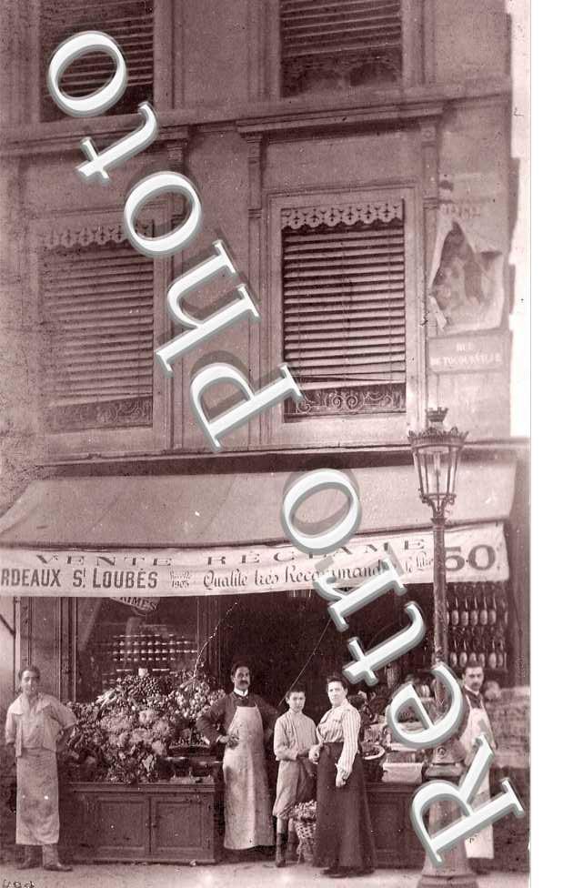 Rue de Tocqueville une Epicerie