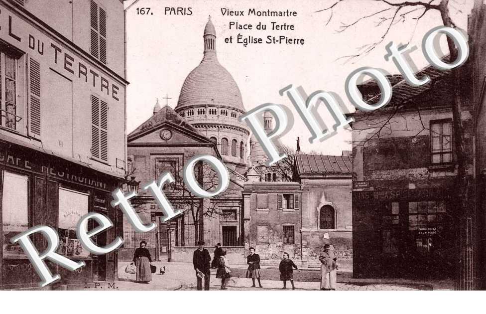place du Tertre et eglise st pierre