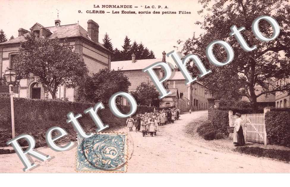 Les ecoles - sortie des petites filles