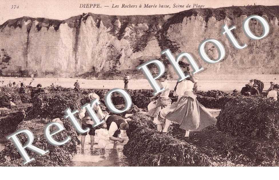 Les rochers a Maree bassee - scene de plage