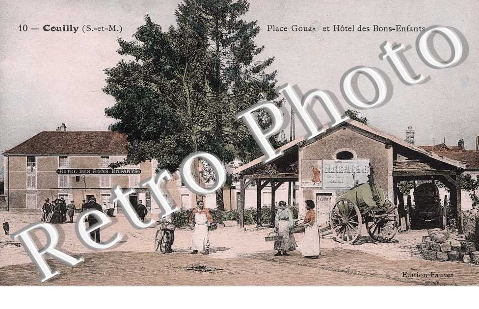 Hotel des Bons-Enfant et la place