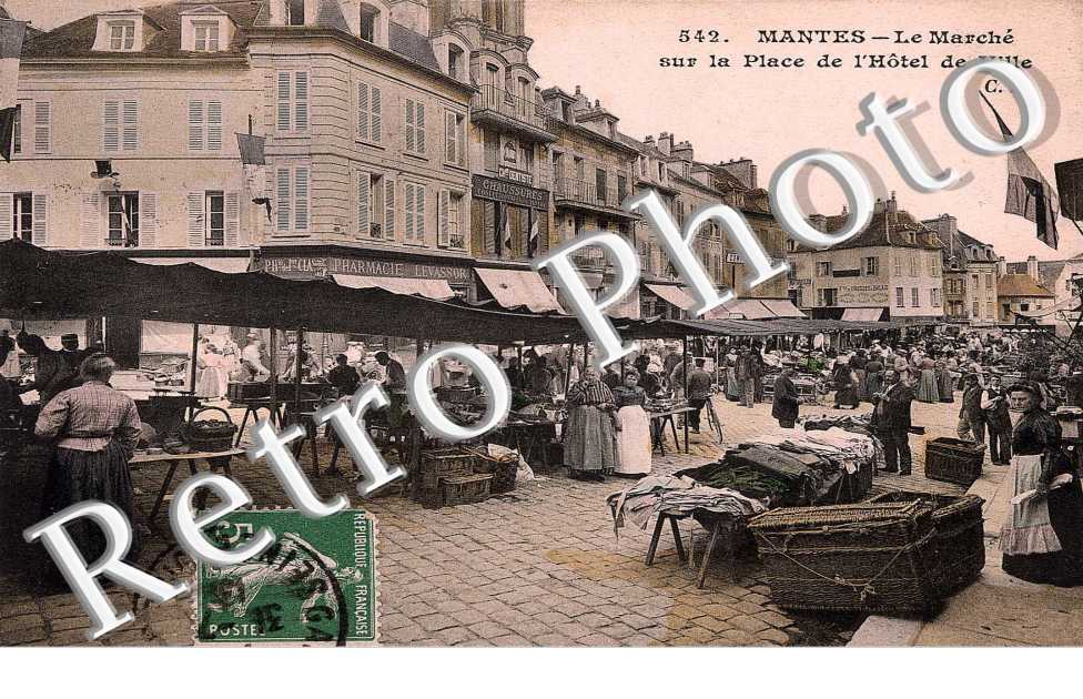 Le Marche sur la Place de l&#039;Hotel de Ville