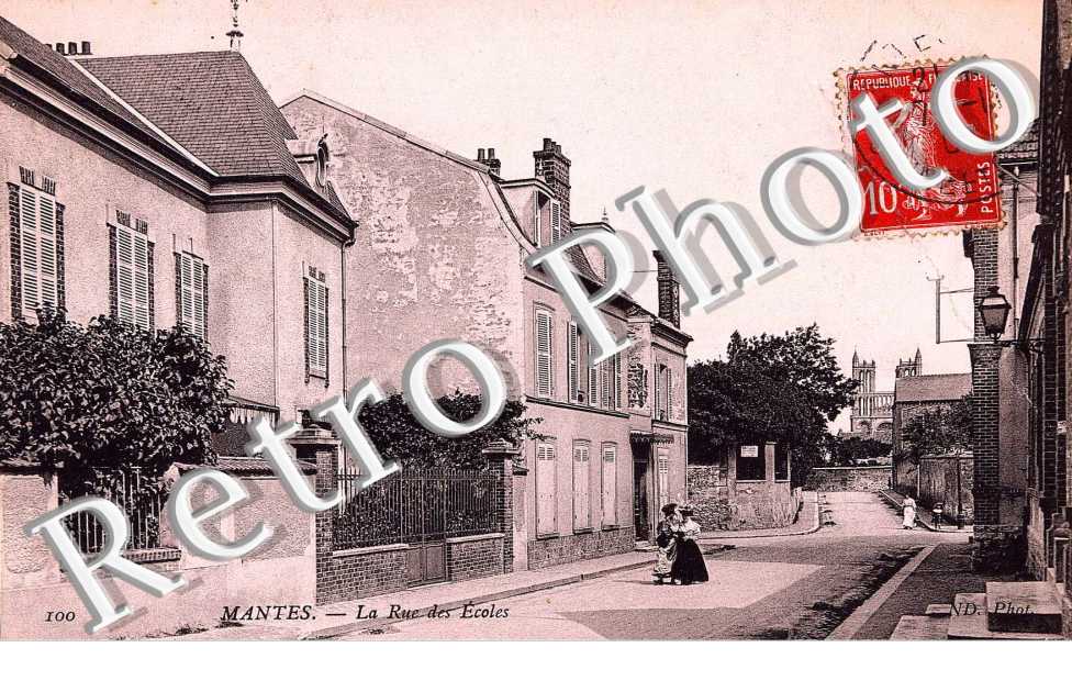 LA RUE DES ECOLES