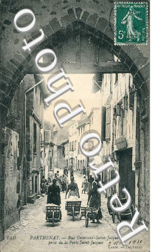 Rue Delavaux Saint Jacques prise de la porte St Jacques