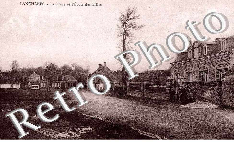 La Place et l&#039;Ecole des Filles