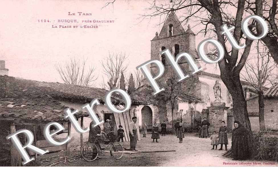 La place et eglise