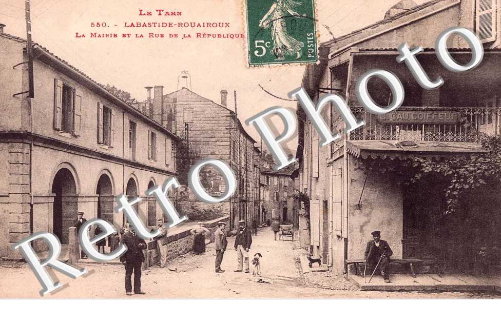 la mairie et la rue de la Republique