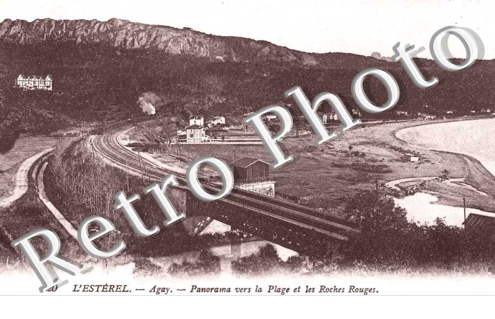 L&#039;esterel. Panorama vers la plage et les roches rouges