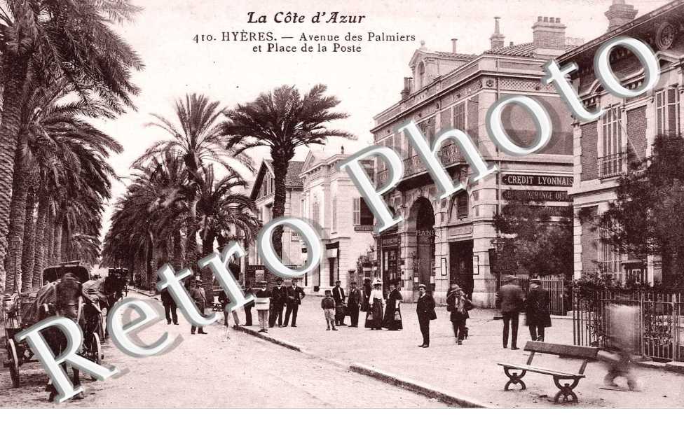 Avenue des palmiers et place de la poste