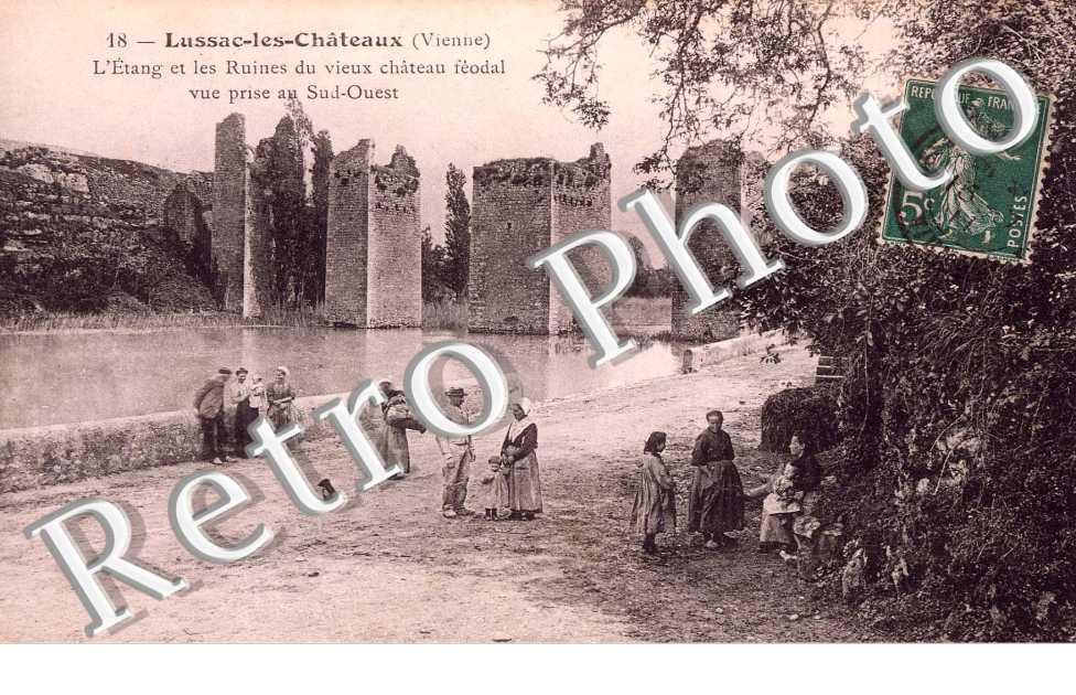 l' etang et les ruines du vieux chateau feodal vue prise au Sud-Ouest