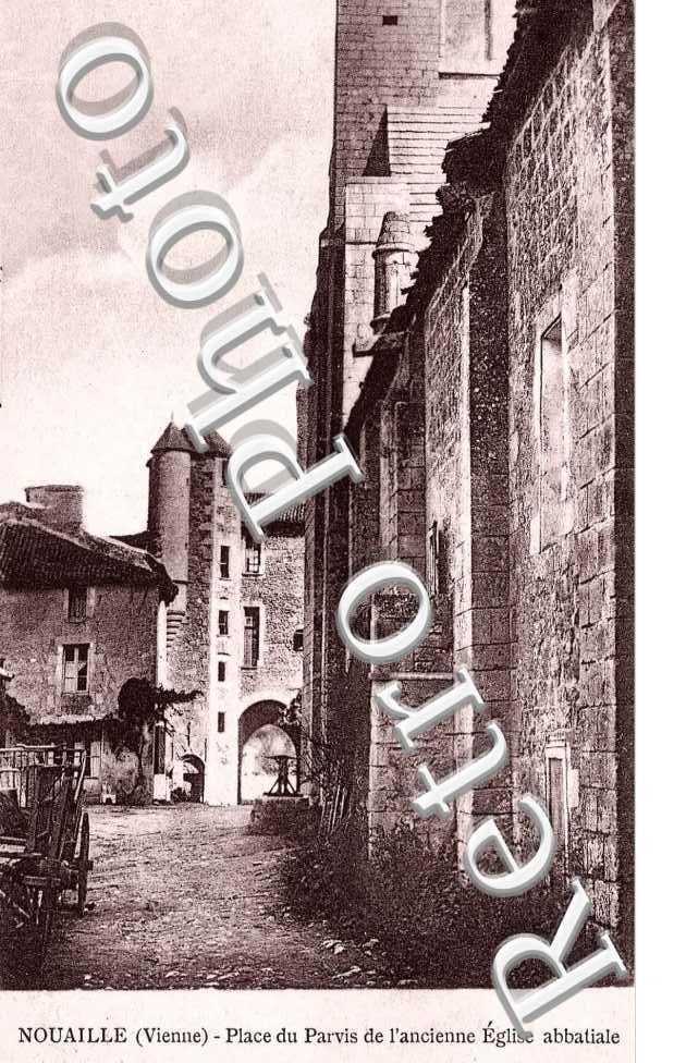 Nouaille, Place du Parvis de l'Ancienne Eglise abattiale