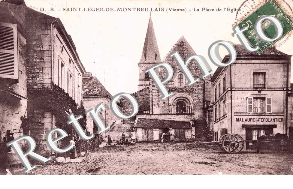LA PLACE DE L'EGLISE