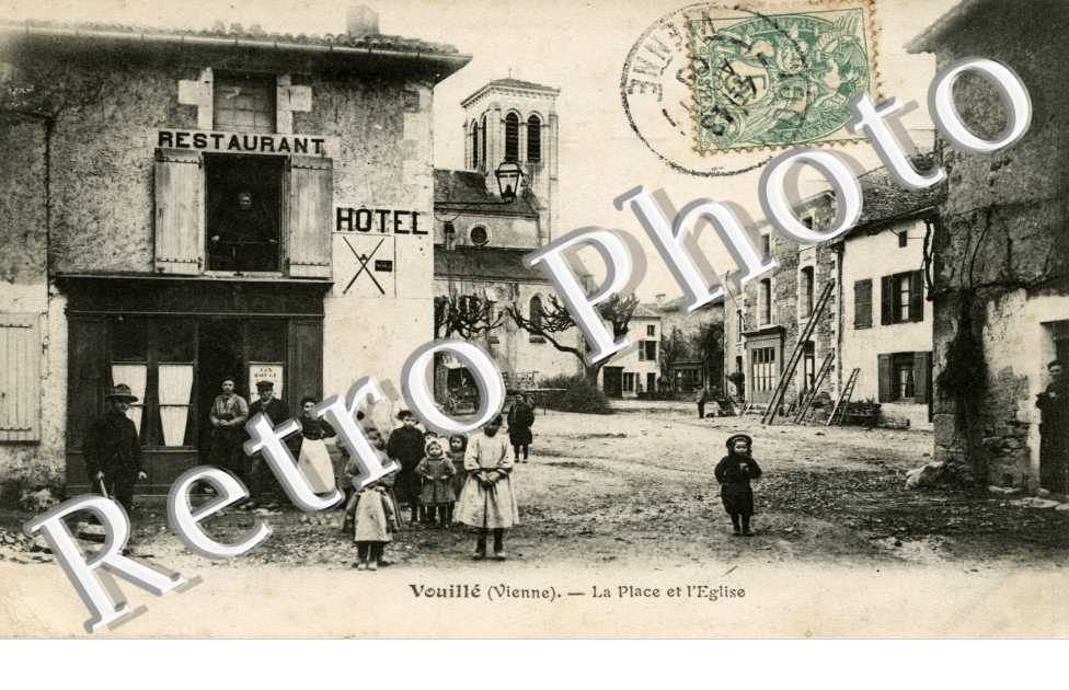 la place et l' eglise