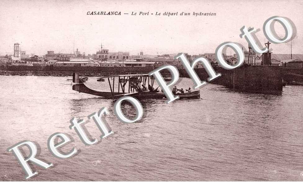 Le port - le depart d'un hydravion