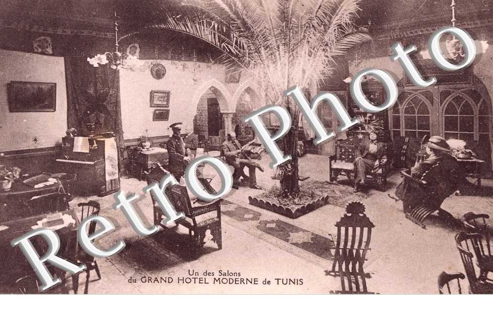 Un des salons du grand hotel moderne de Tunis