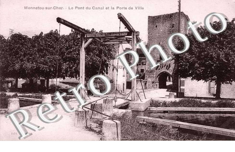 le pont du canal et la porte de Ville