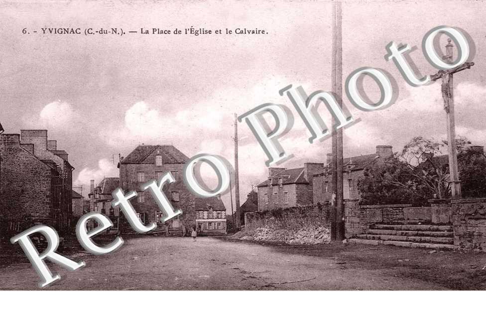 la Place de l&#039;Eglise et le Calvaire