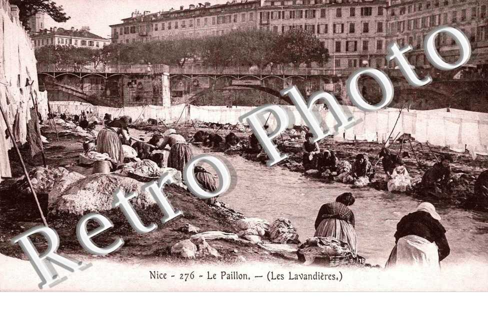LES LAVANDIERES AU PAILLON