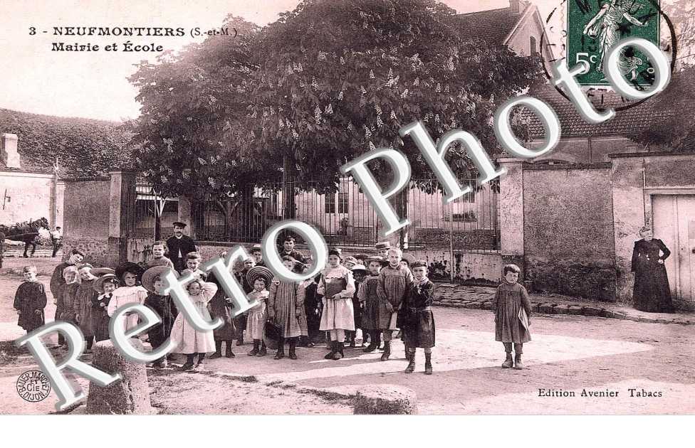 Mairie et ecole (et eleves)