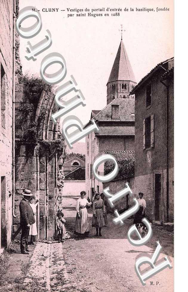Portail d'entree  de la basilique fondee par Saint Hugues en 1088