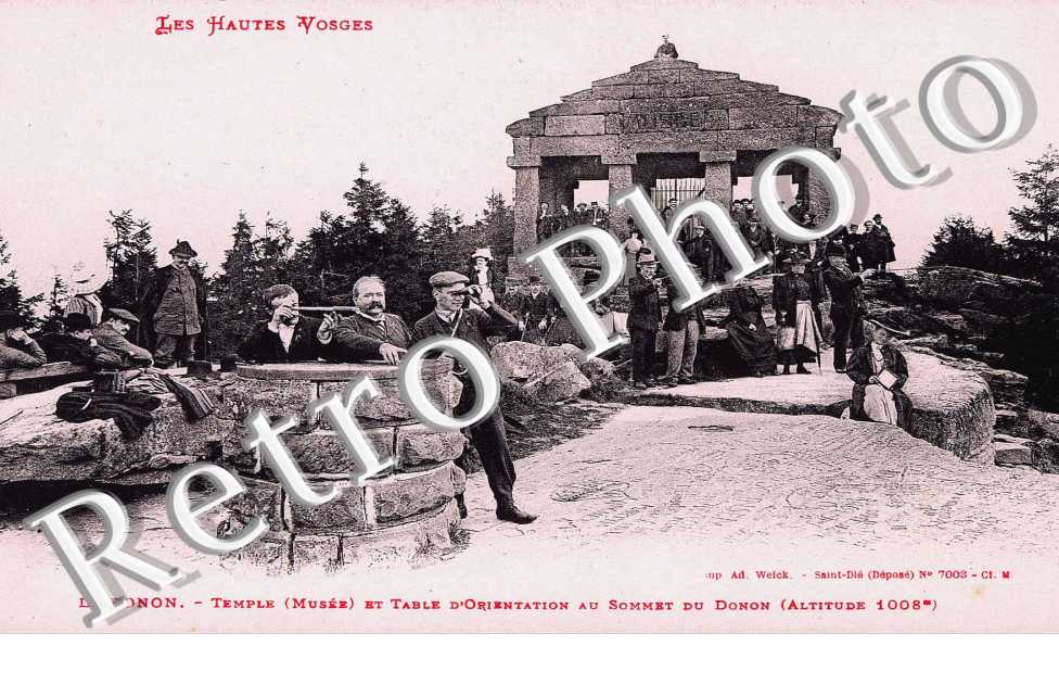 temple et table d&#039;orientation au sommet du Donon