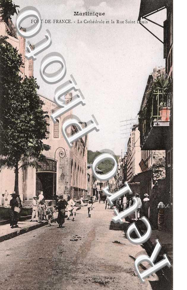 LA CATHEDRALE ET LA RUE SAINT DENIS