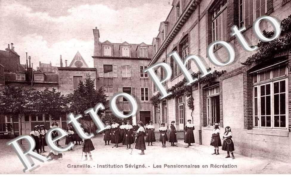 institution Sevigne les pensionnaires en recreation