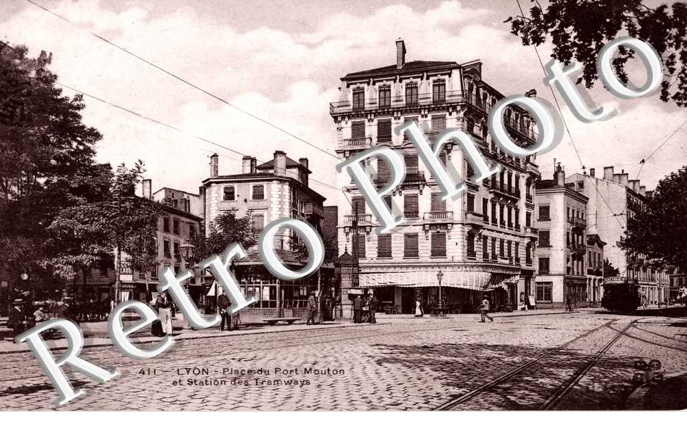 Place du Port Mouton et Station des Tramways