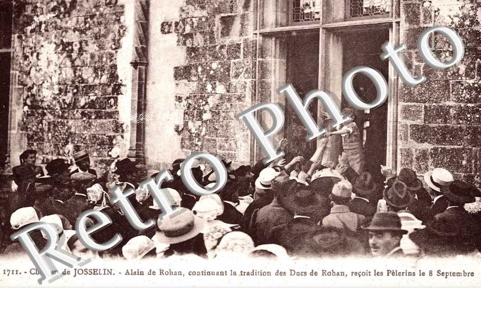 Alain de Rohan recoit les pelerins le 8 septembre (religion)