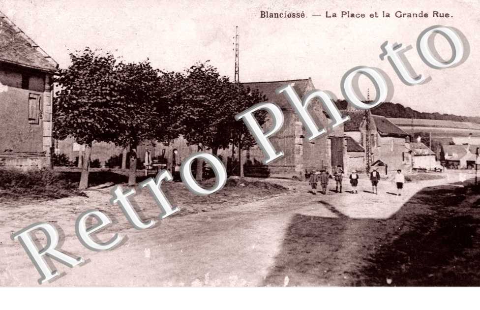 la place et la grande rue