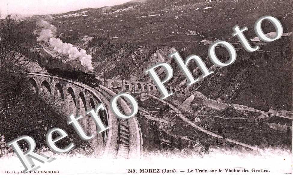 le train sur le viaduc des grottes