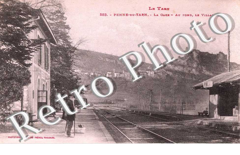 la gare, au fond, le village