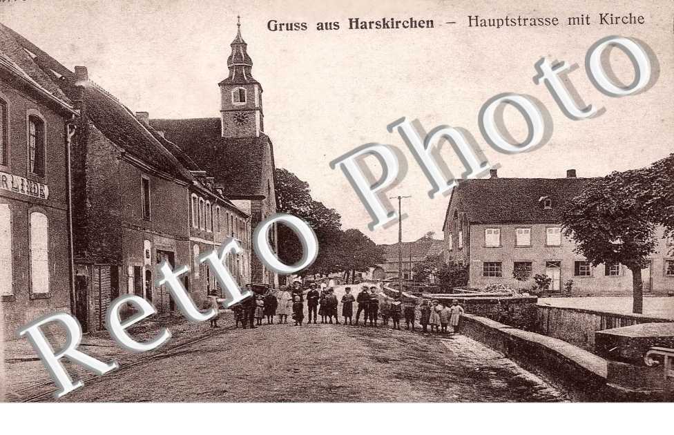 hauptstrasse mit kirche