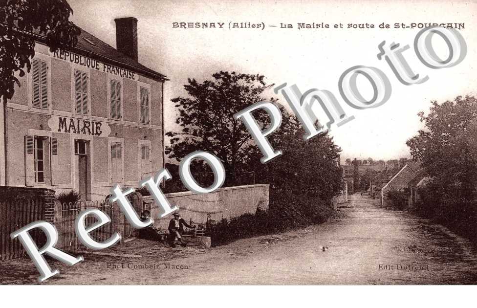 la mairie et route de Saint Pourcain