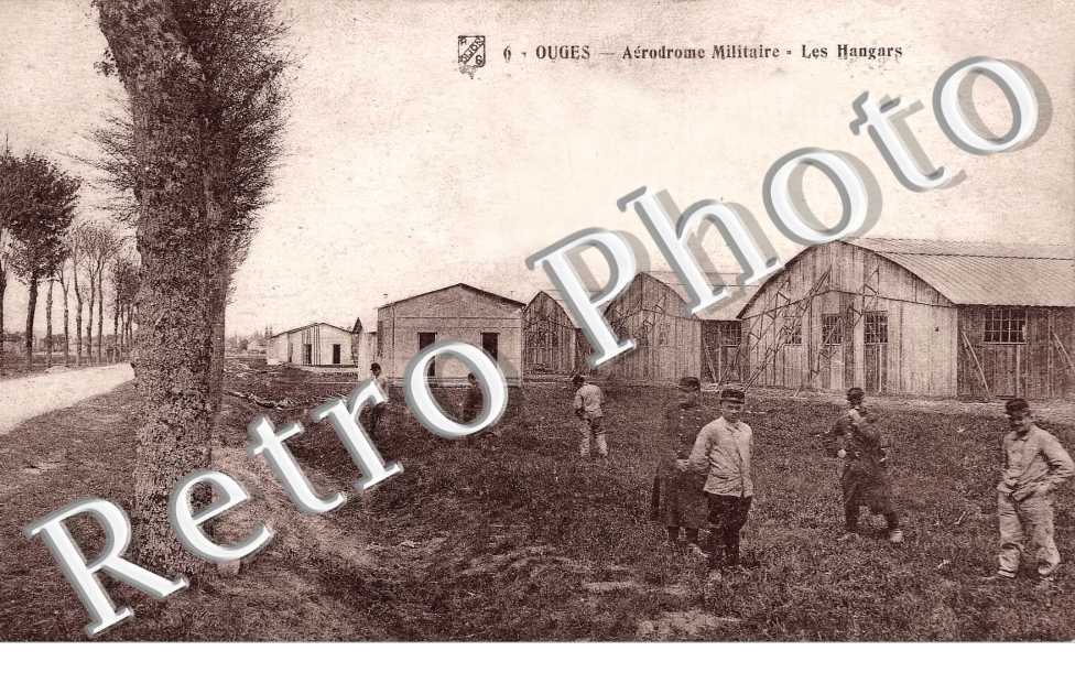 Aerodrome militaire - les hangars