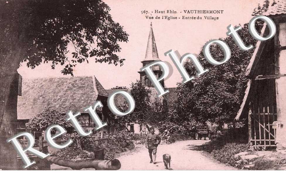 Vue de l&#039;Eglise, Entree du Village