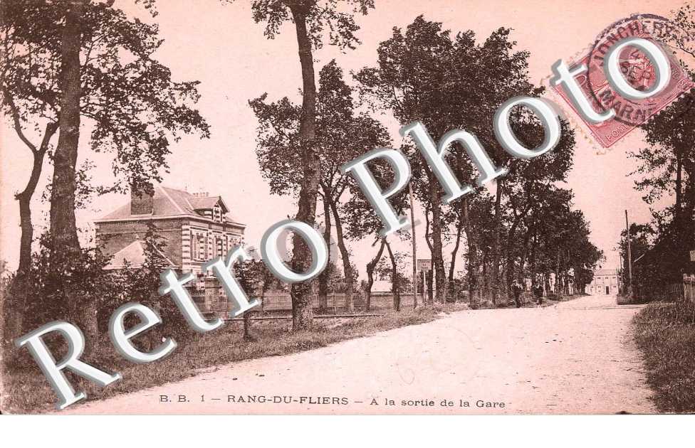 A la sortie de la gare