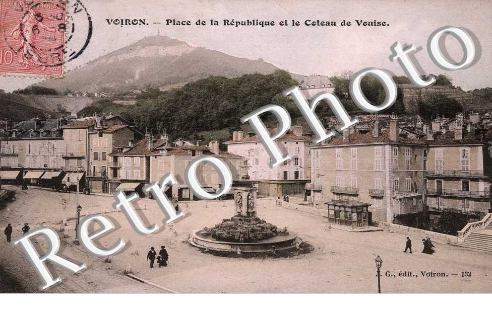 place de la republique et le coteau de Vouise (couleur)