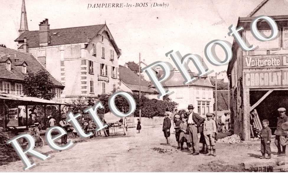 Vue interieure, la rue et ses habitants