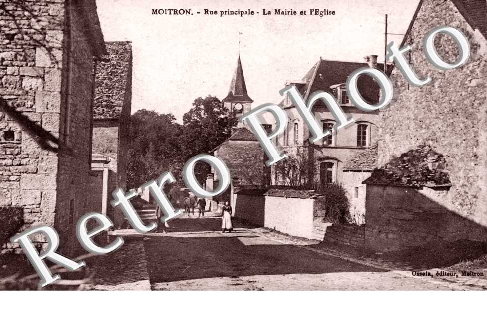 rue principale La mairie et l'eglise