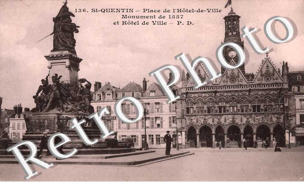 place de l&#039;hotel de ville monument 1557