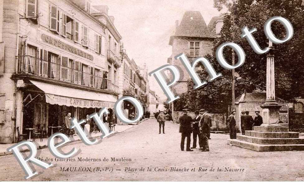Place de la Croix Blanche et Rue de Navarre