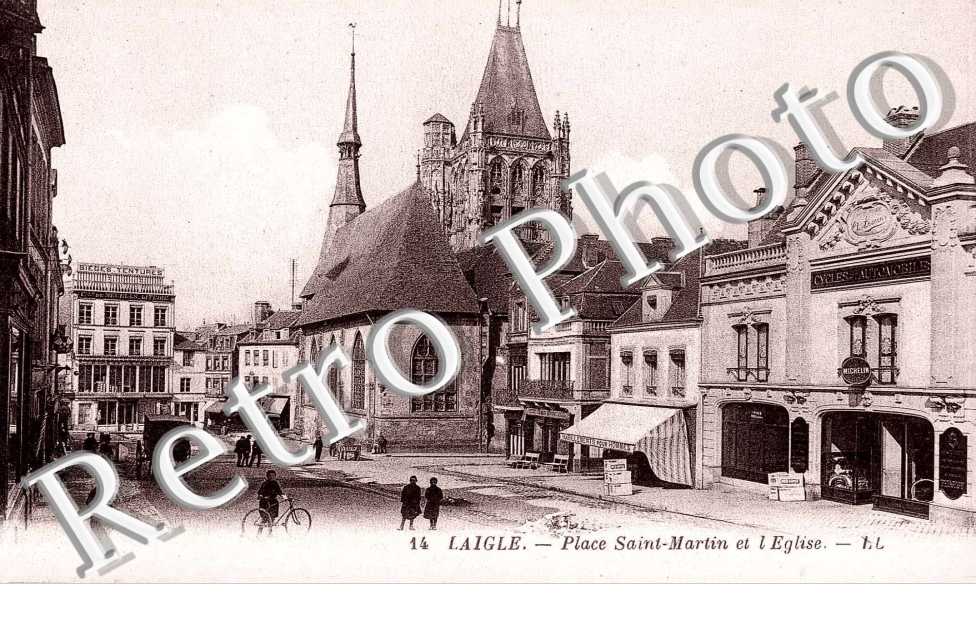 PLACE SAINT MARTIN ET L&#039;EGLISE