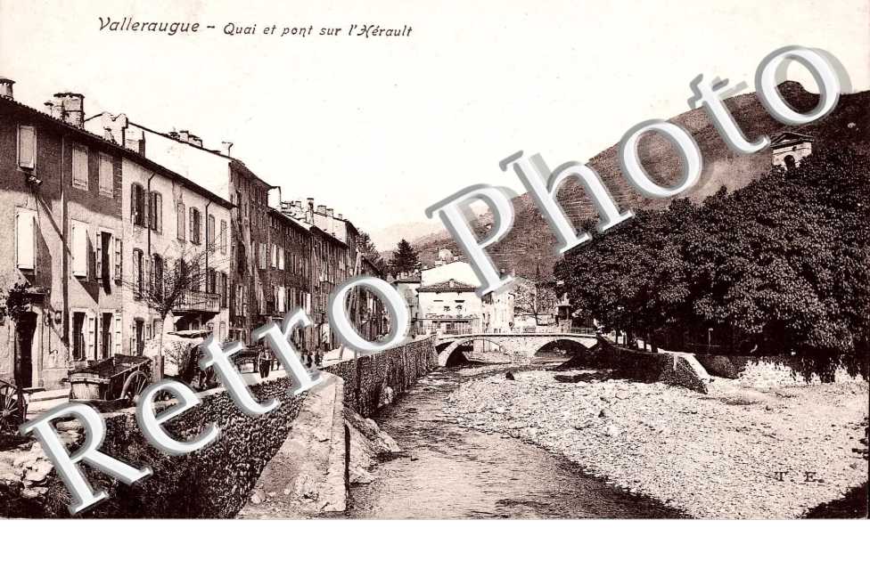 quai et pont sur l&#039;herault