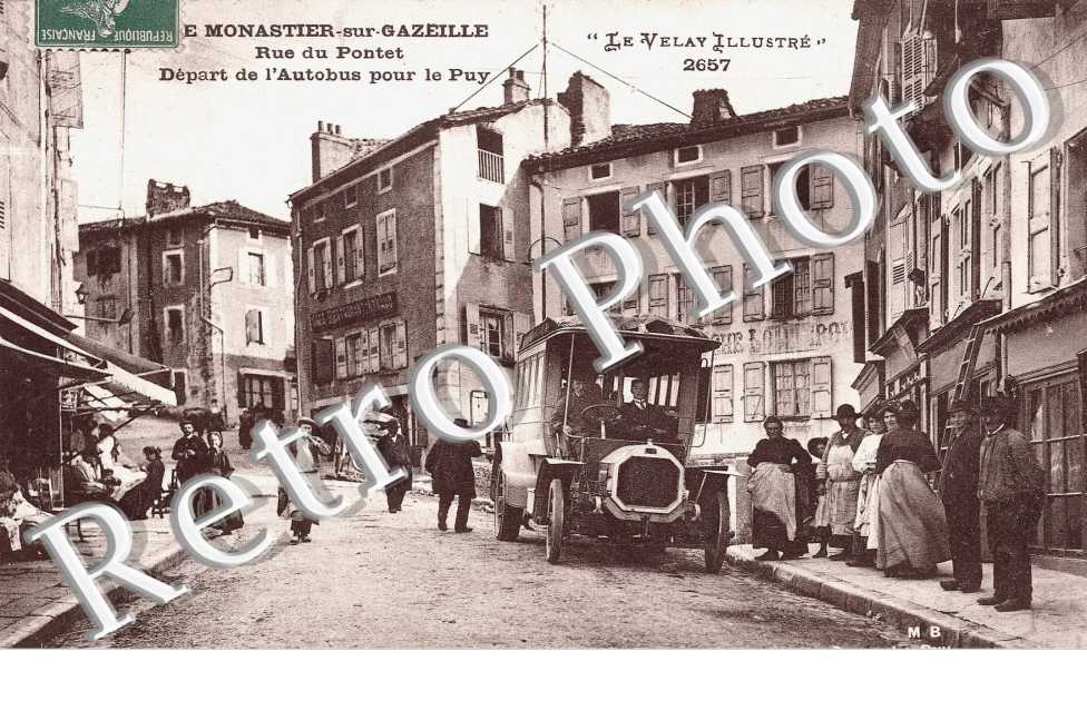 rue du pontet, depart de l&#039;autobus pour le puy